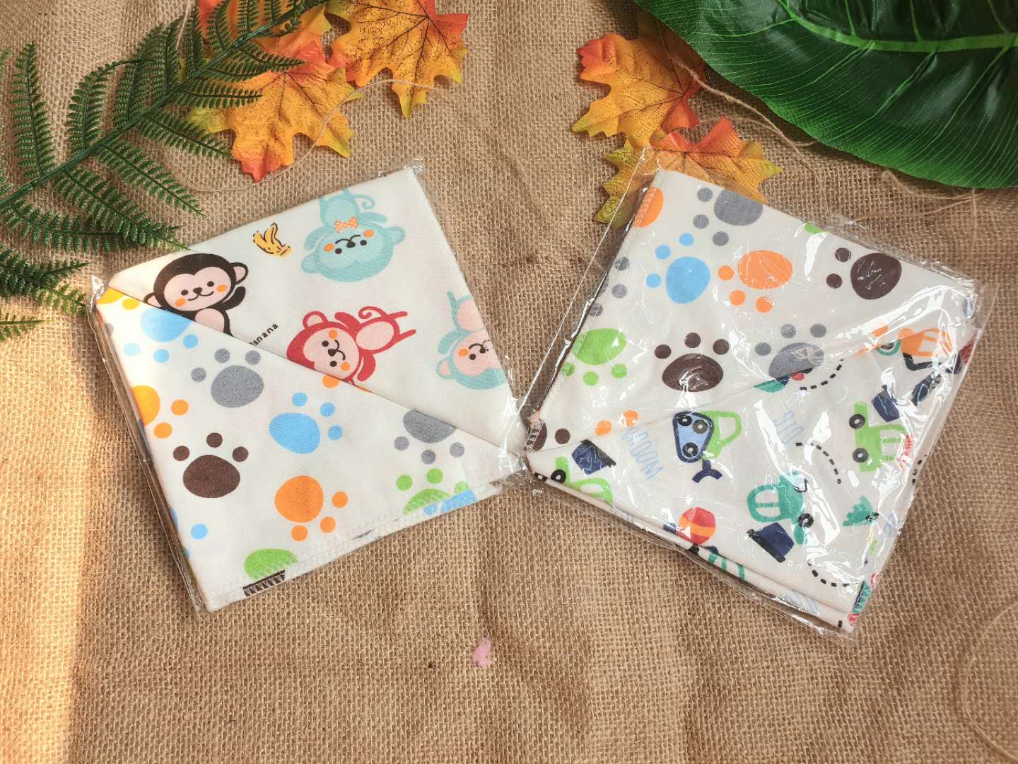 SET 2 YẾM TAM GIÁC COTTON CÓ KHUY BẤM (giao mẫu ngẫu nhiên)
