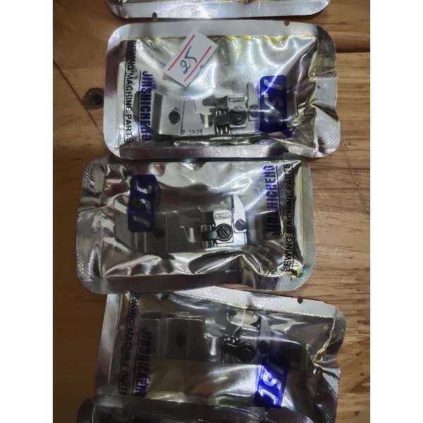 chân vịt vắt sổ 4 chỉ