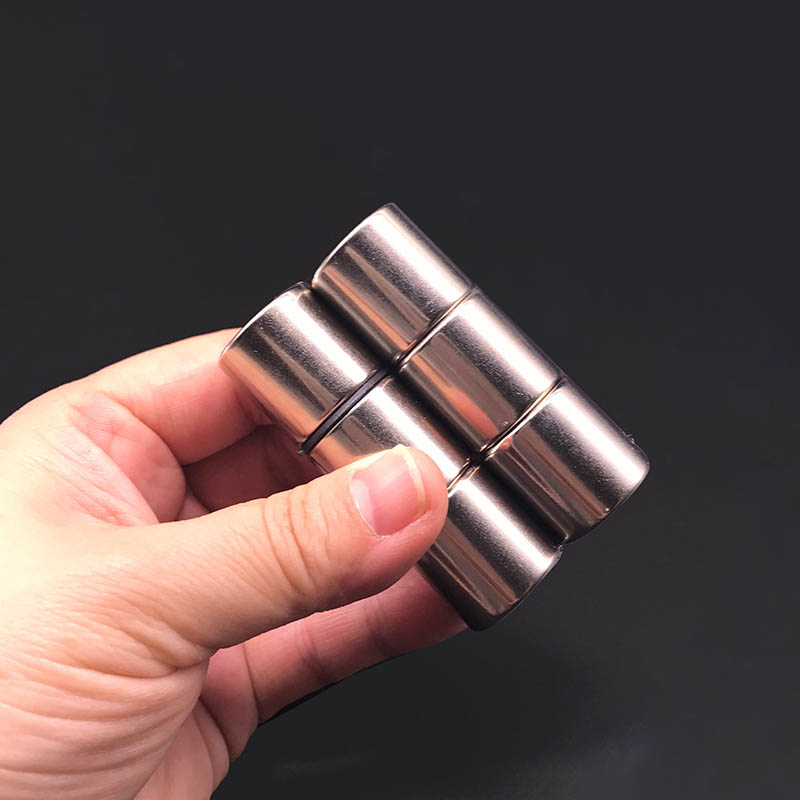 Nam châm tròn siêu mạnh 20x20mm lỗ 6mm