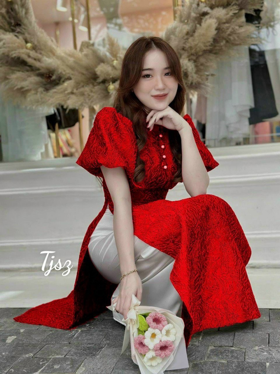 Sét áo dài gấm quần lụa đẹp xuất sắc cho chị em sắm sửa chơi xuân