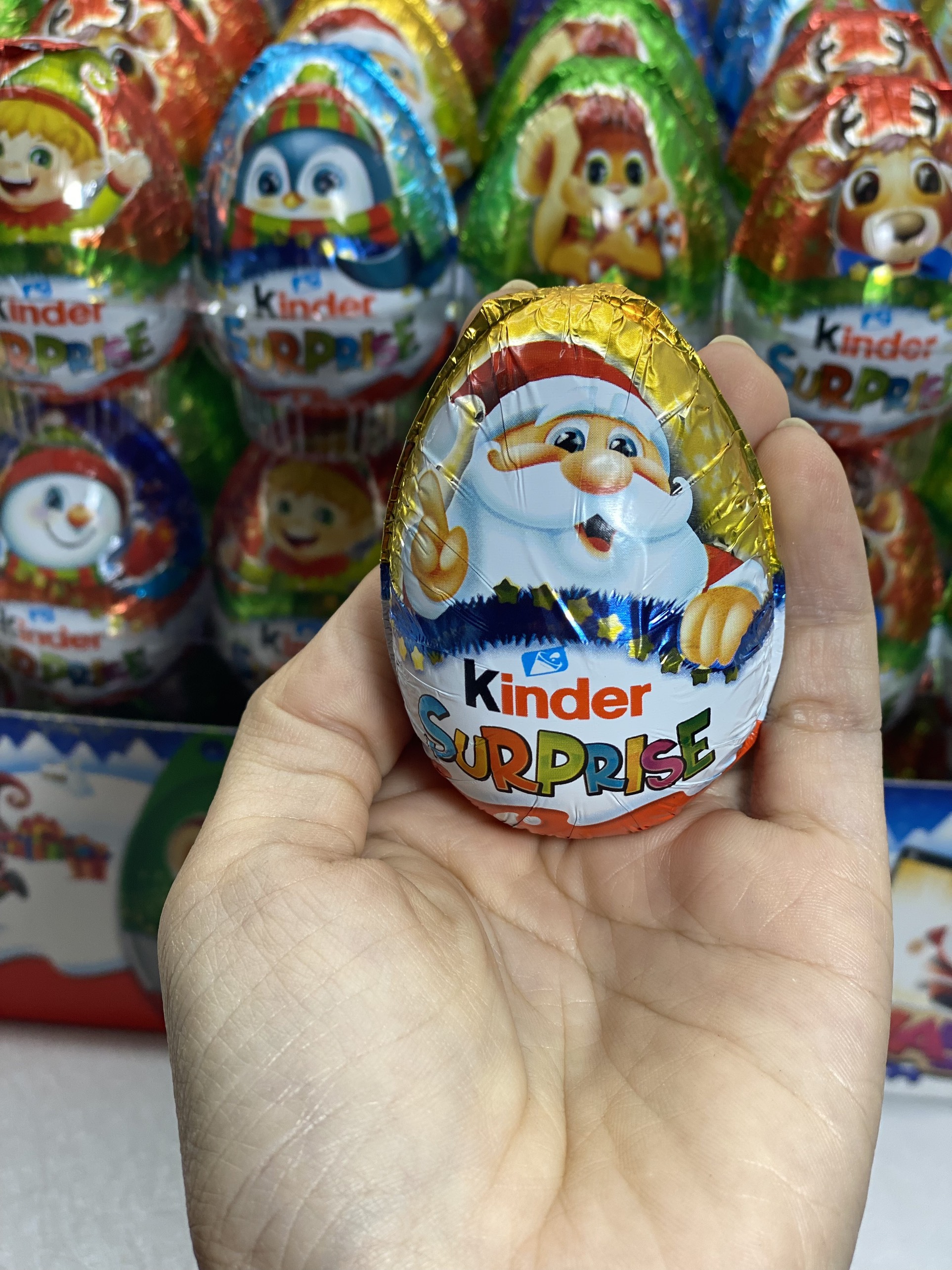 Trứng socola Kinder sữa Surprise 20gr và 100gr (có đồ chơi)- Đức