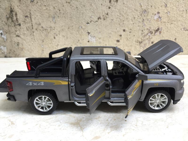[HCM]Mô hình xe  Chevrolet SILVERADO 1500 2020 1:32