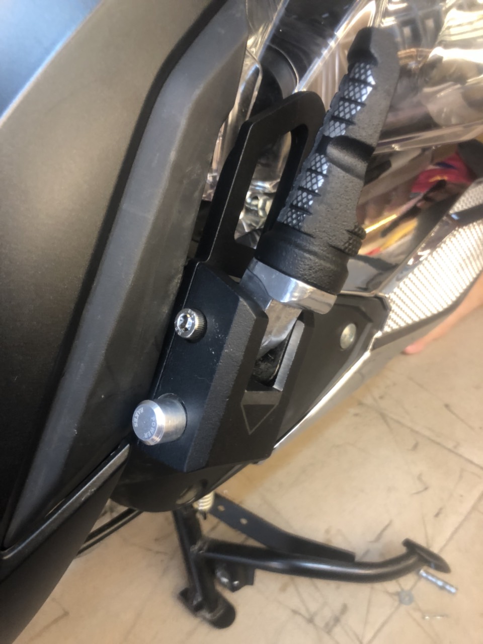GÁC CHÂN BẤM VARIO - CLICK