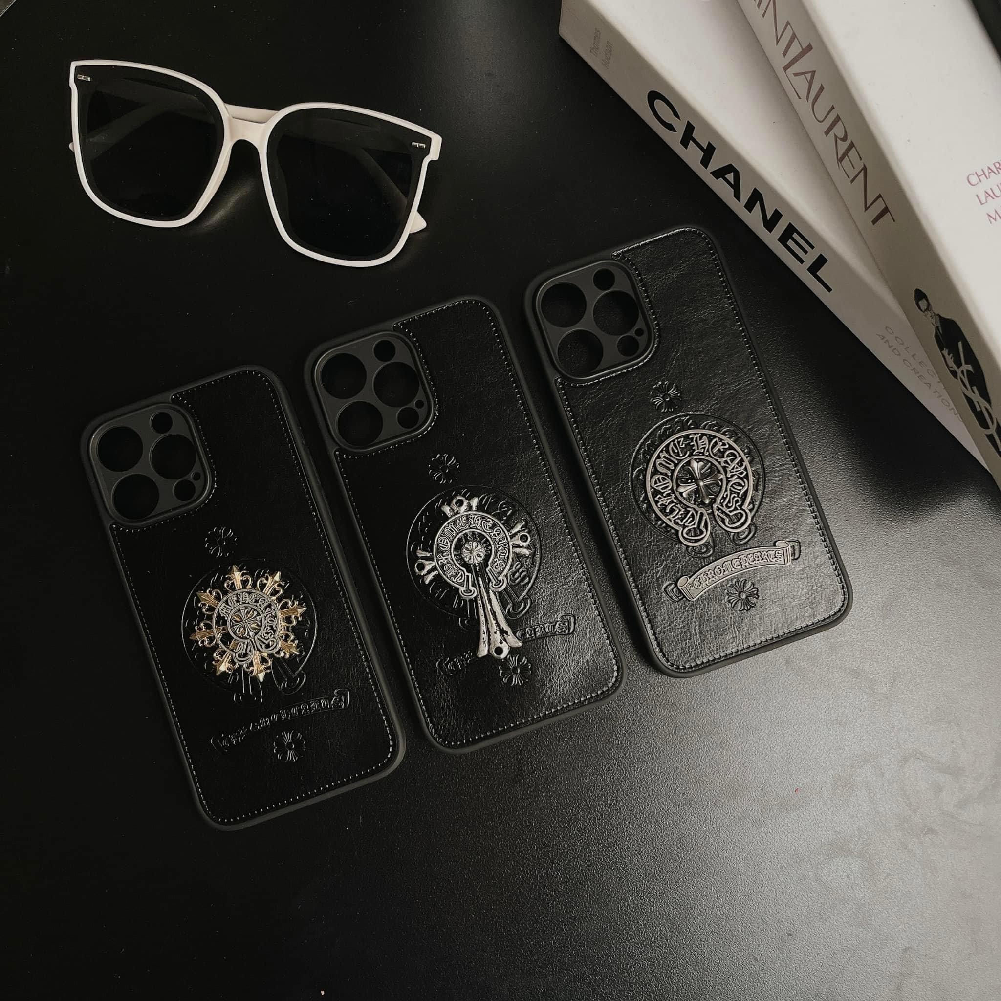 ốp lưng iphone chrome heart da gắn logo
