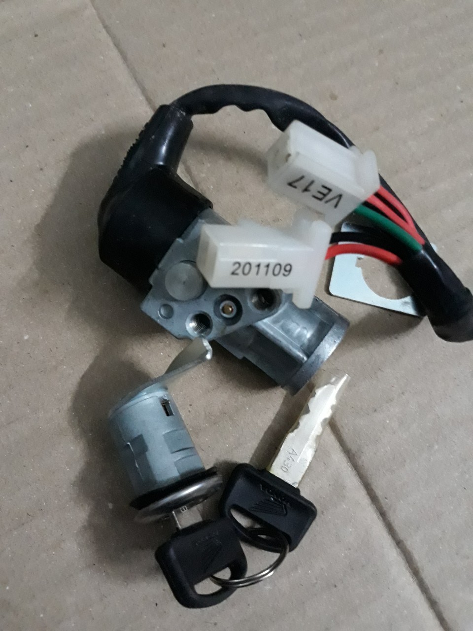 Ổ khóa xe wave a100 2 cạnh