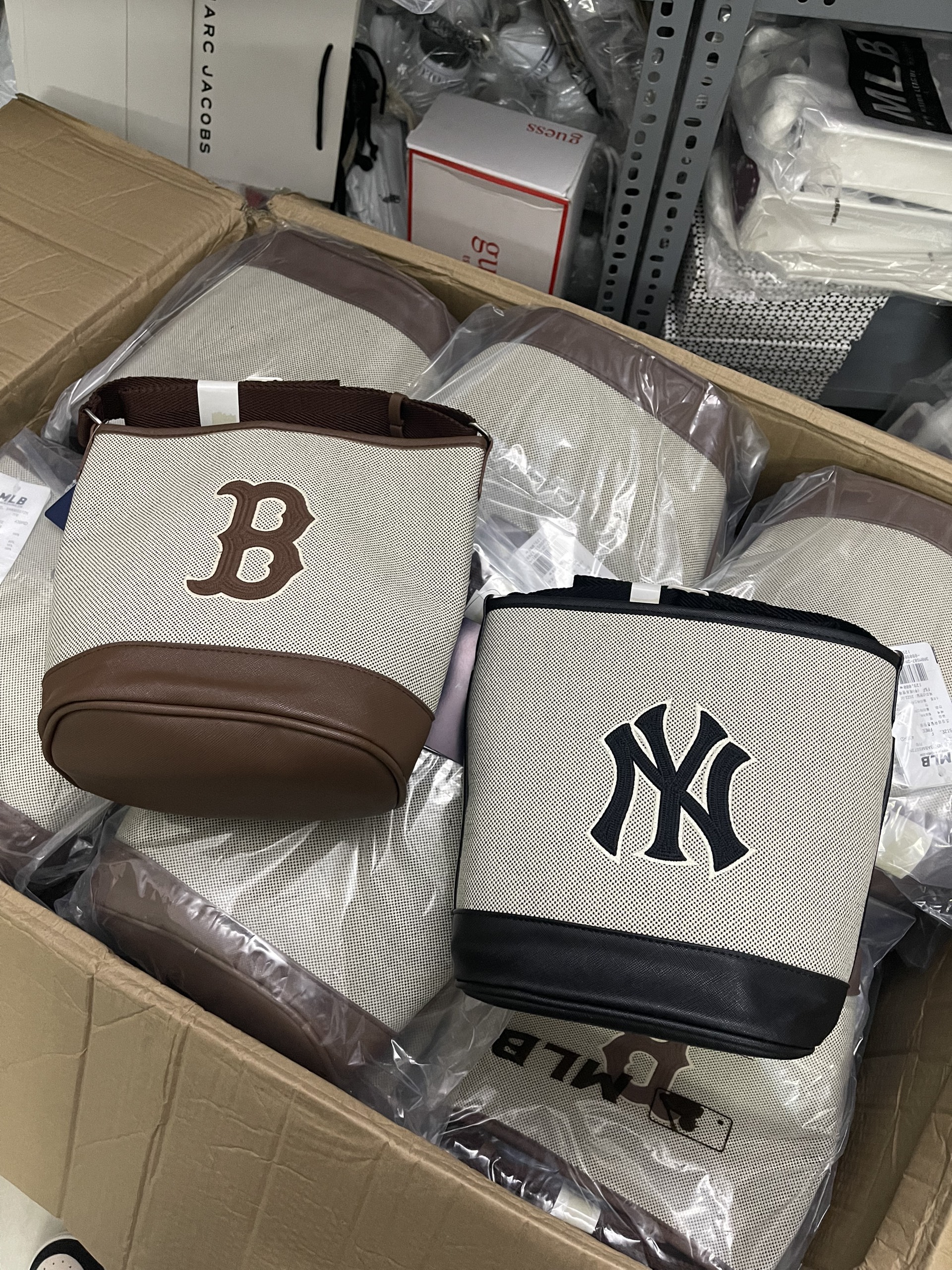 Túi MLB Bucket Canvas Cúc Bấm - Basic Big Logo Canvas Bucket Bag
