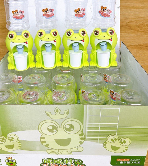 Đồ chơi bình lấy nước mini cho bé