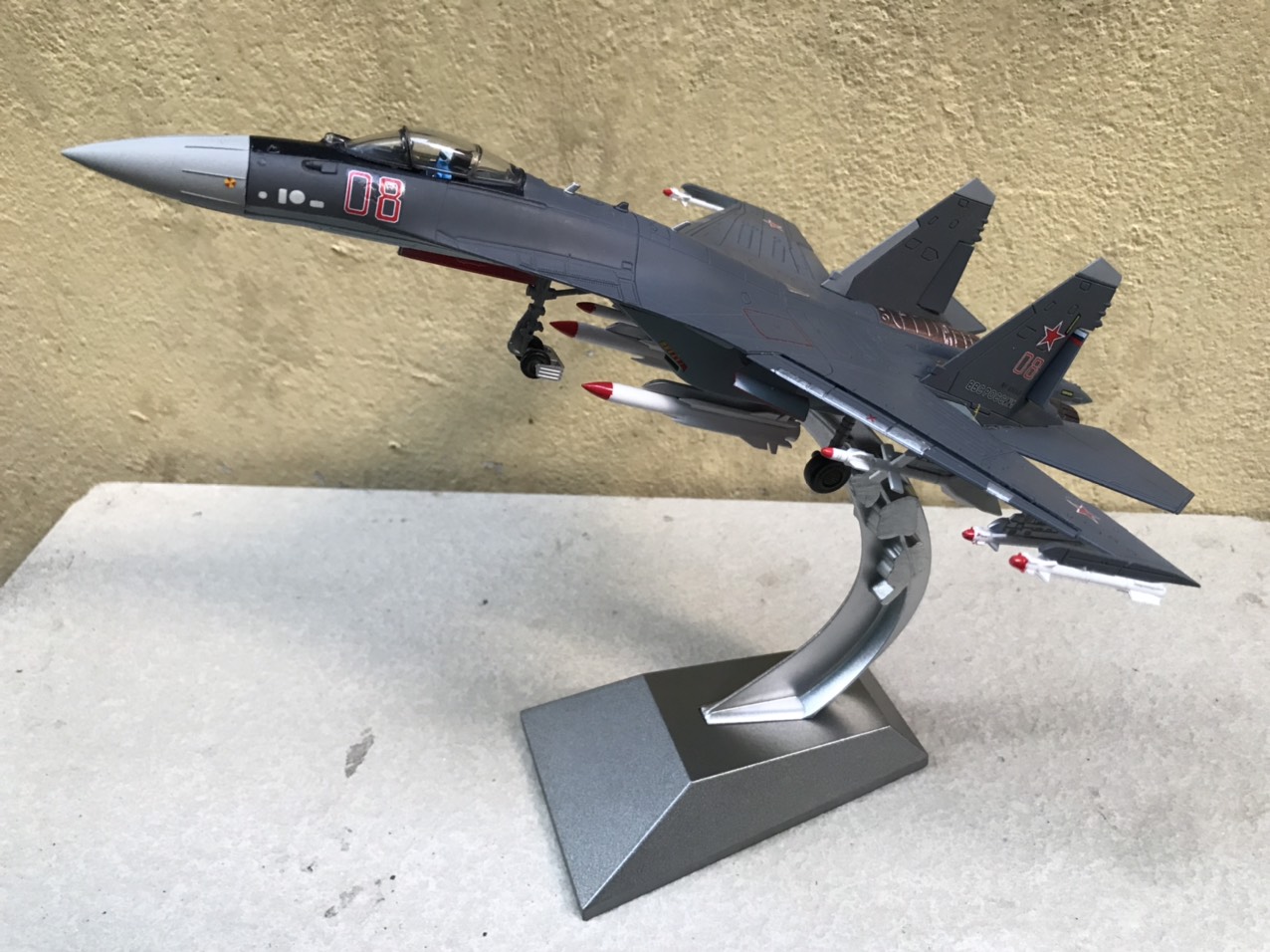 Su-35 Super Flanke Airplane Model 1:72