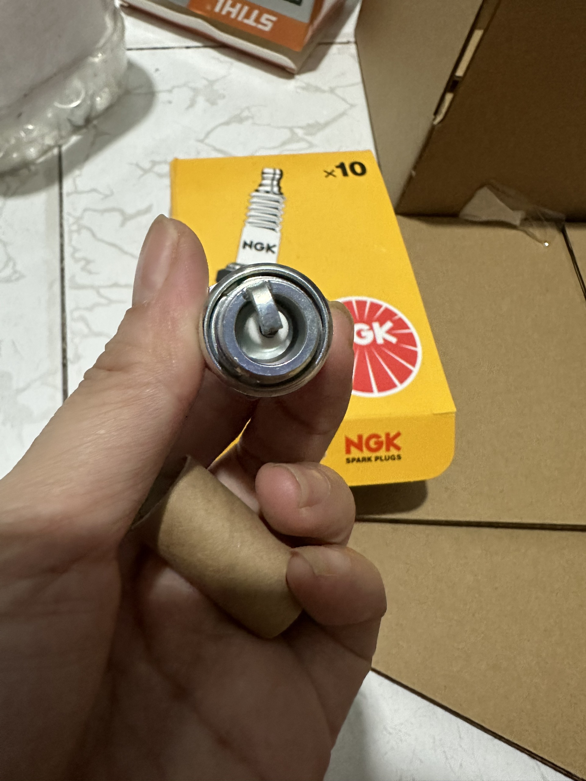 [HCM][ Made in Japan] Bugi ( buri) 2 thì NGK máy cắt cỏ/ máy cưa xích