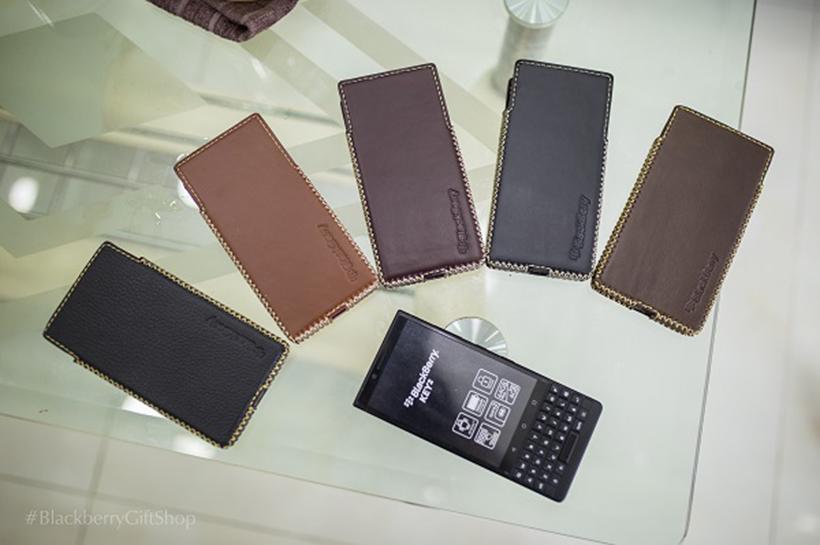 Bao da bò may tay Blackberry Keytwo Key2