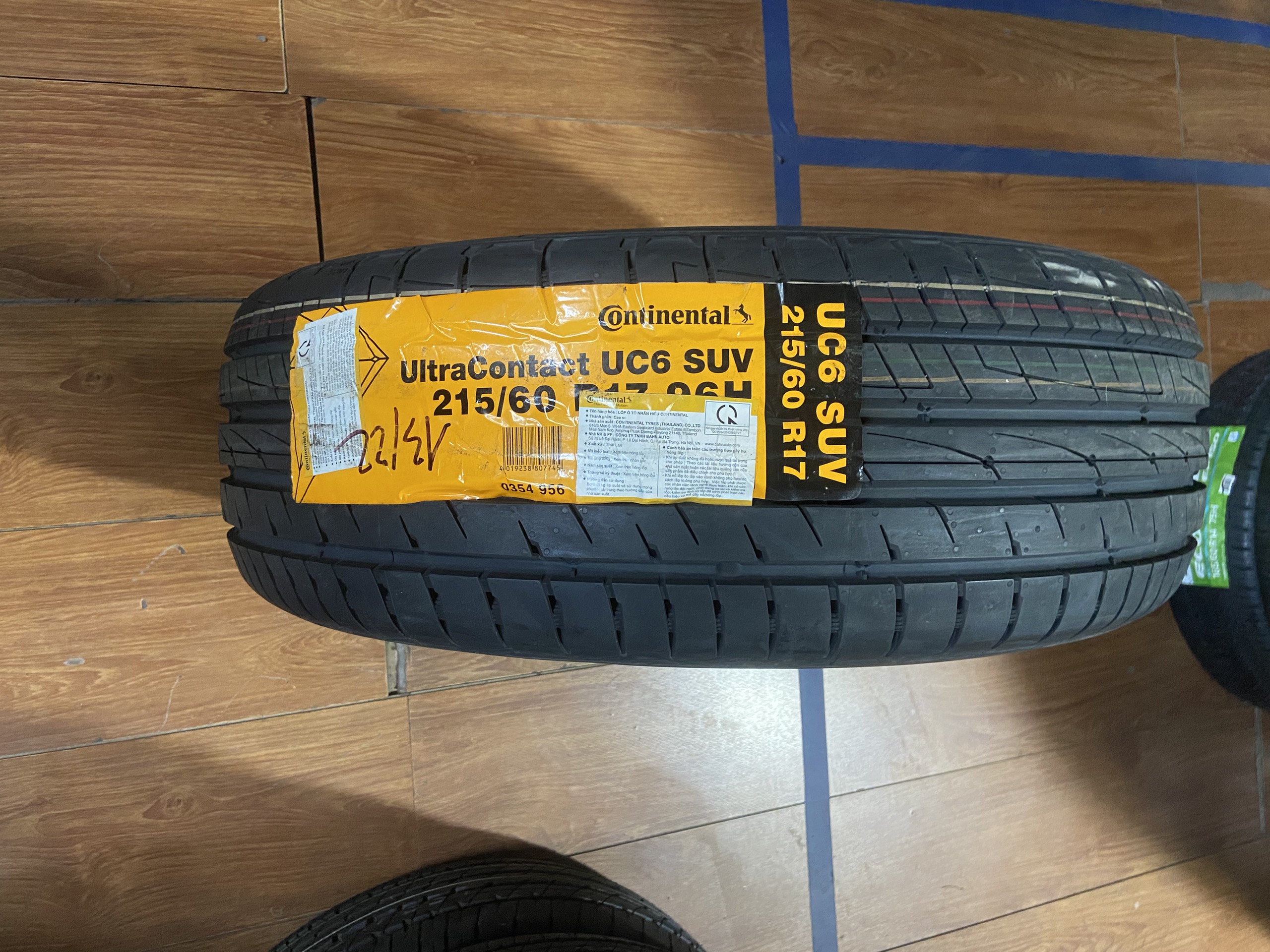 Lốp Continental 215/60R17 UltraContact UC6 SUV