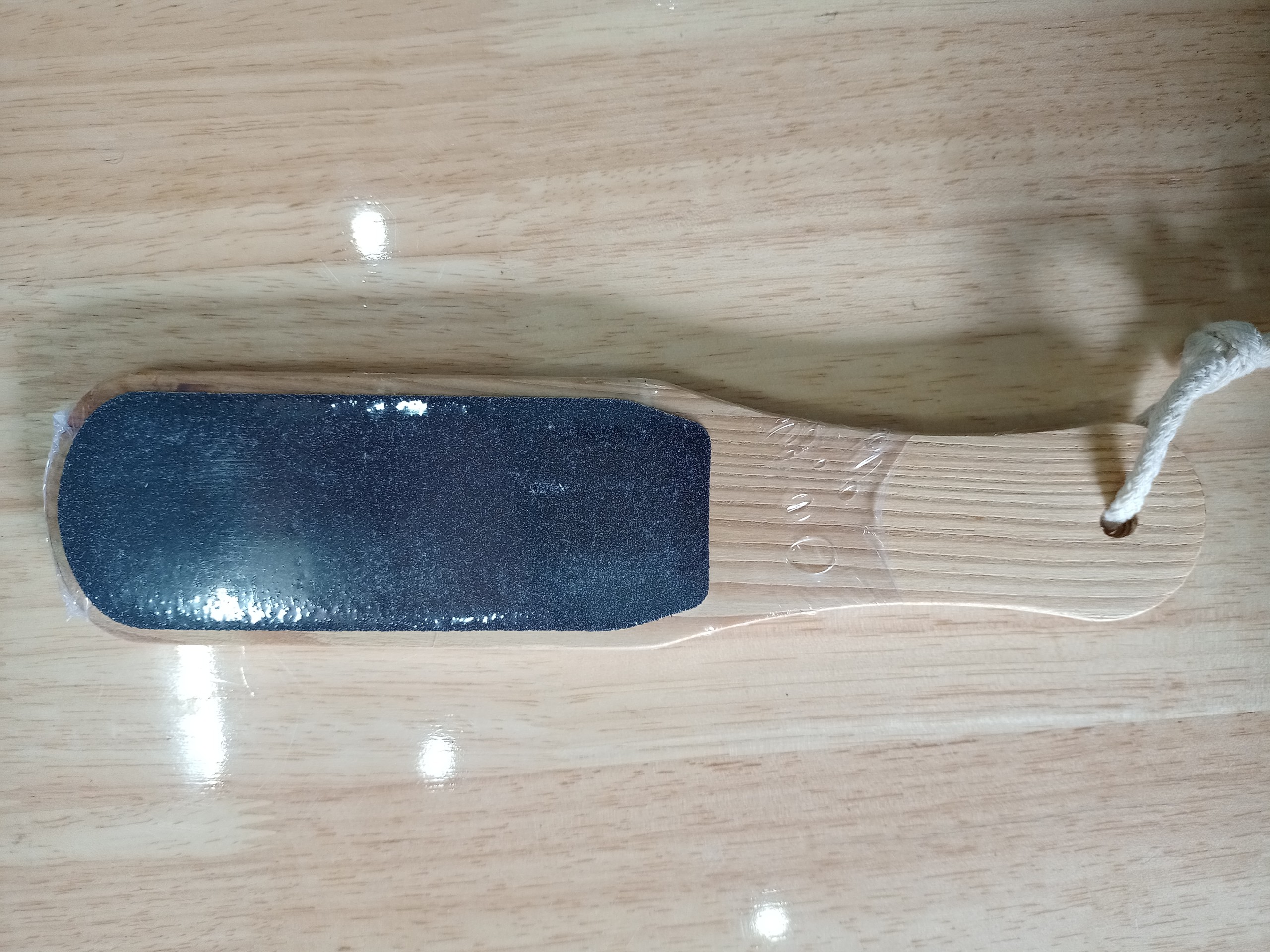 [HCM]Dụng cụ chà gót chân bằng mặt nhám cán gỗ