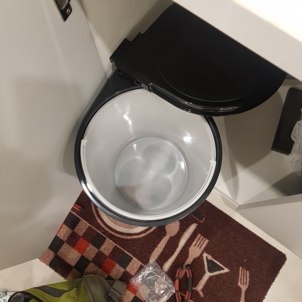 Thùng Rác Tròn Gắn Cánh tủ bếp 14l