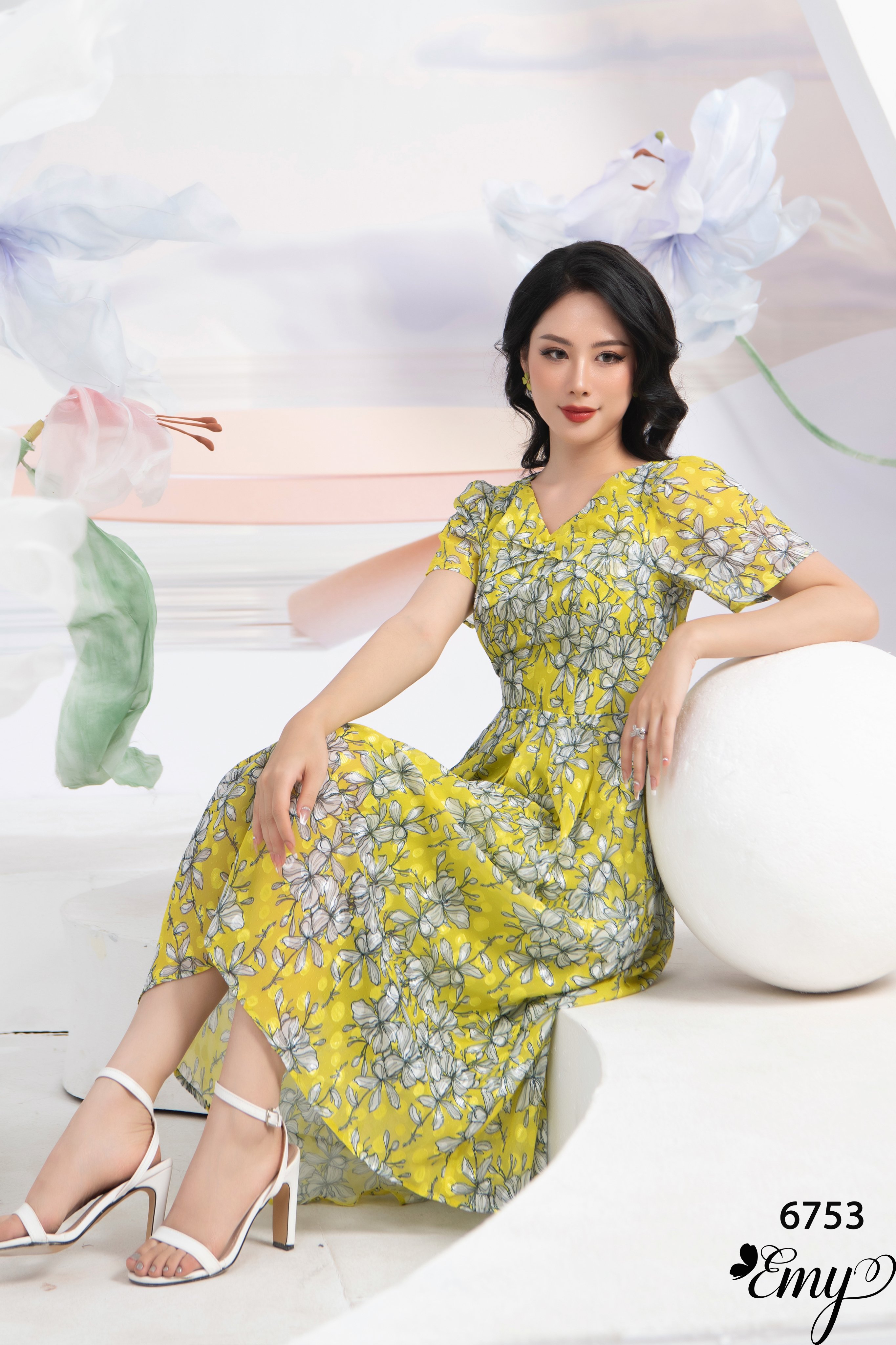 Đầm EMY EM6753 Xoè Cổ V HT Hoa
