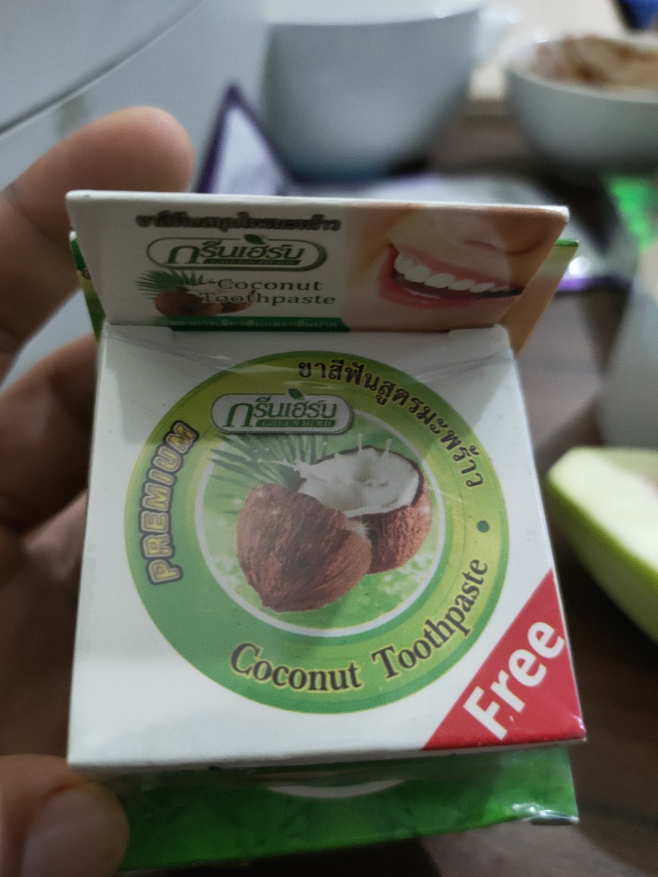 KEM TẨY TRẮNG RĂNG THÁI LAN MUA