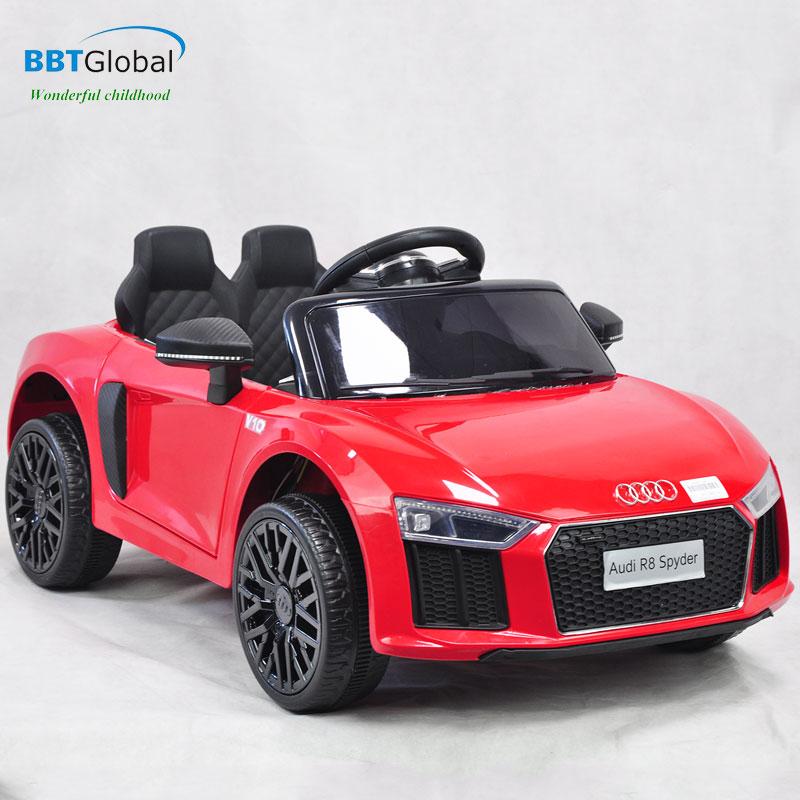 Ô tô điện trẻ em bản quyền AUDI R8 - Tặng quạt tích điện