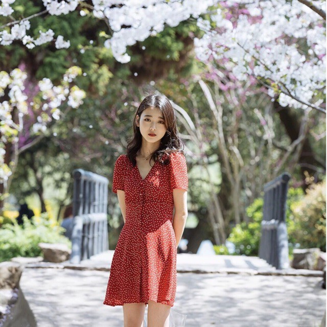 Đầm bi đỏ nút bọc