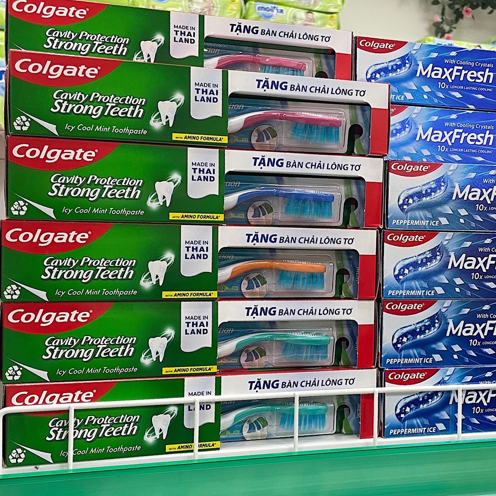 Tặng bàn chải đánh răng, Kem đánh răng Colgate Ngừa sâu răng Chắc khoẻ 225g (Hương bạc hà the mát)