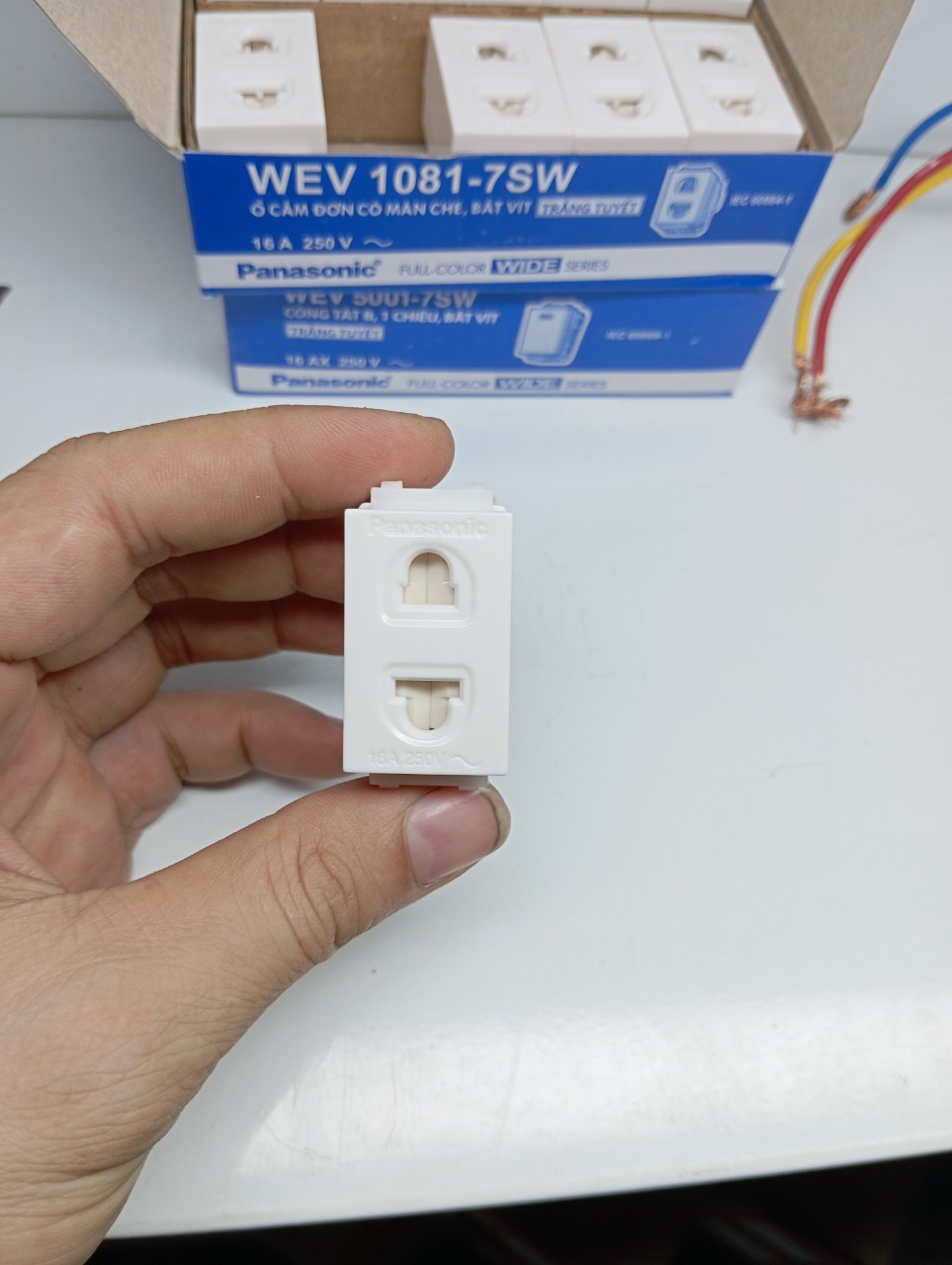 1 hộp hạt ổ cắm,công tắc panasonic wide