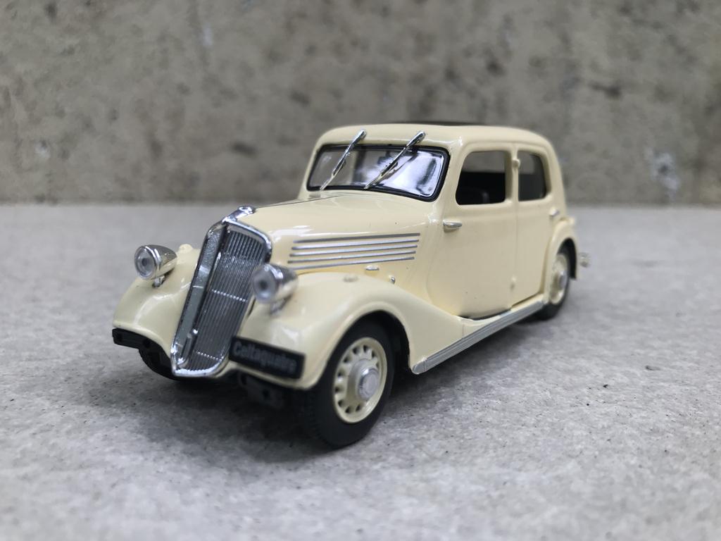 Mô hình xe ô tô cổ Renault Celtaquatre - 1:43