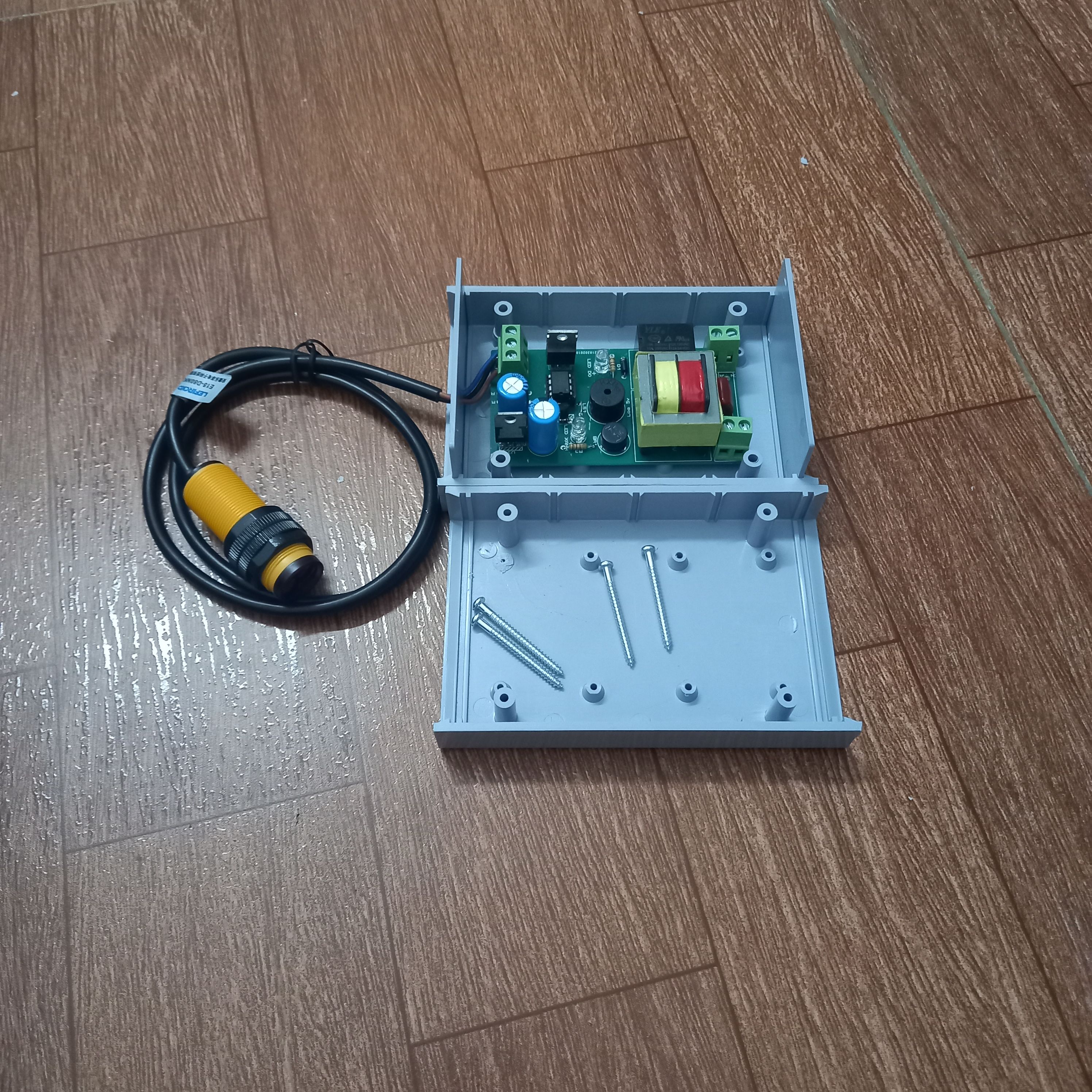 Công tắc bật tắt đèn nhà tắm tự động (MÃ SP: CBTC002)