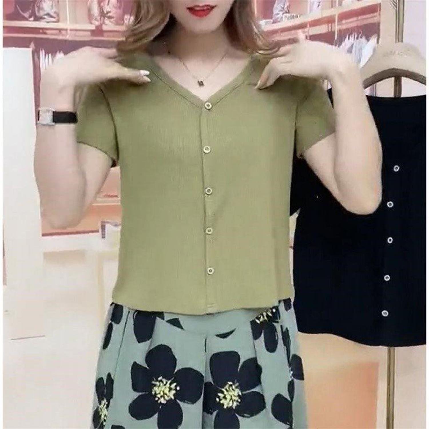 ÁO THUN CỔ V CÀI CÚC, CHẤT THUN THOÁNG MÁT, THẤM HÚT, MẶC CÙNG CHÂN VÁY HAY QUẦN ĐỀU ĐẸP