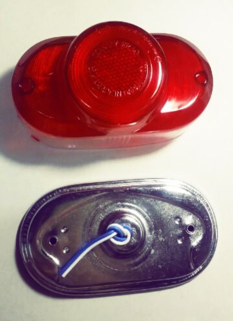 Đèn sau xe 67 chụp +đế