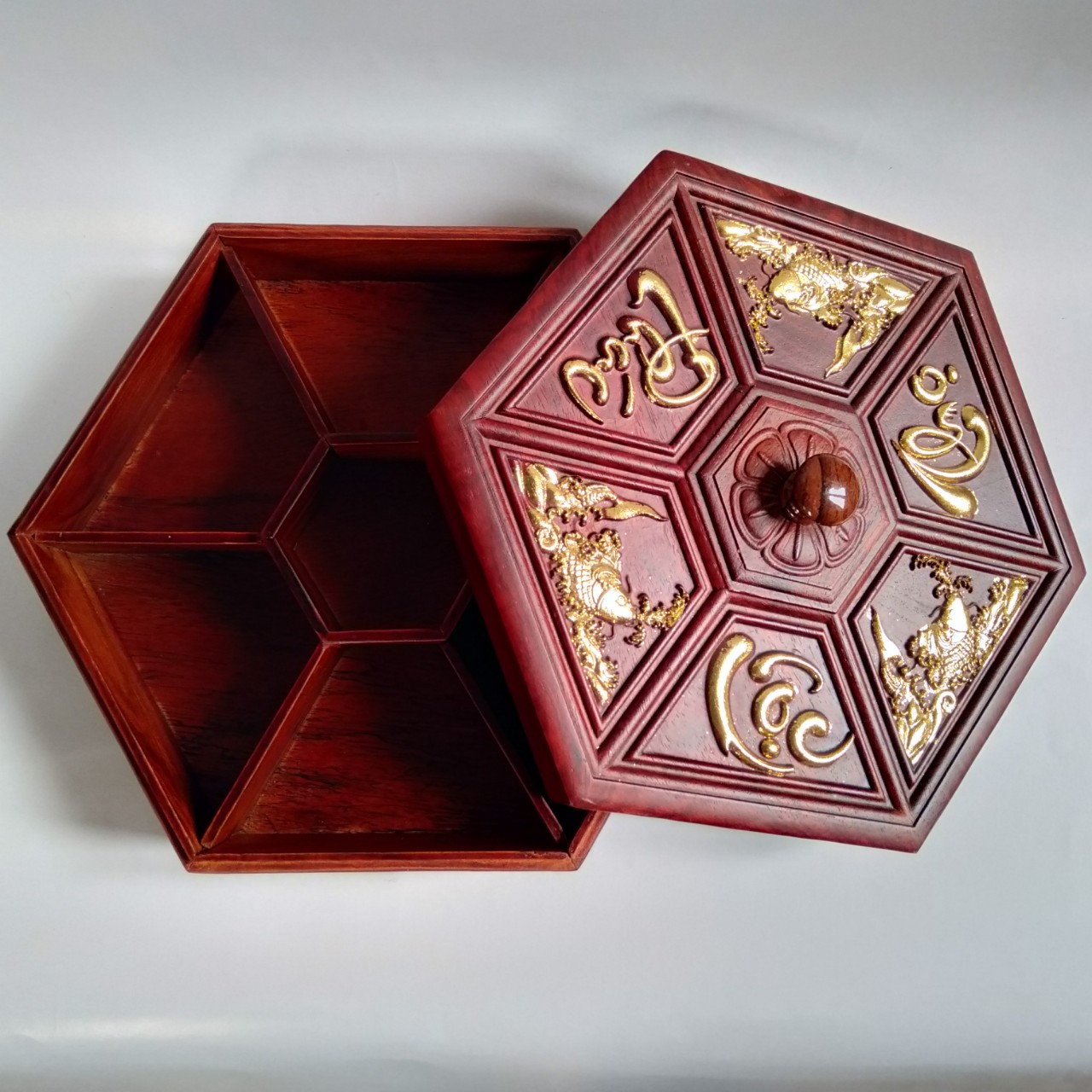 Khay đựng mứt và kẹo tết - hộp đựng mứt gỗ hương chạm viền và mặt Phúc Lộc Thọ