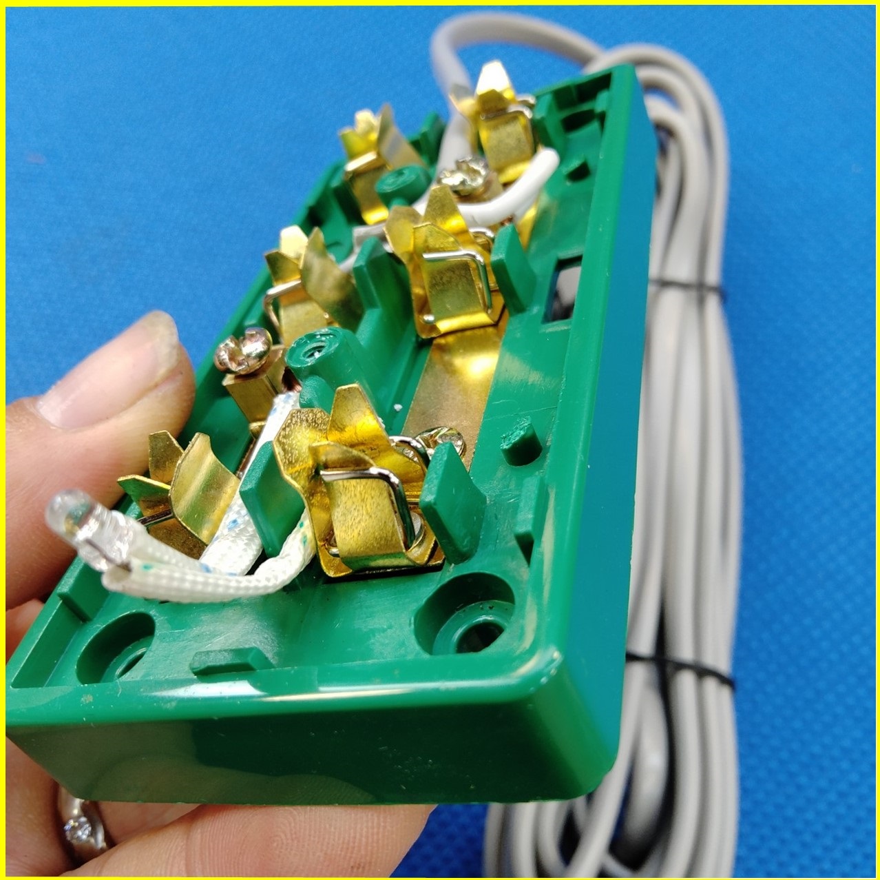 Ổ cắm điện liền dây đa năng CHỊU TẢI CAO 2200W có màng che an toàn + Dây dài 3/5 Mét + Ổ cắm đa năng có lò xo chống giãn đàn hồi HÀNG LOẠI 1 cao cấp