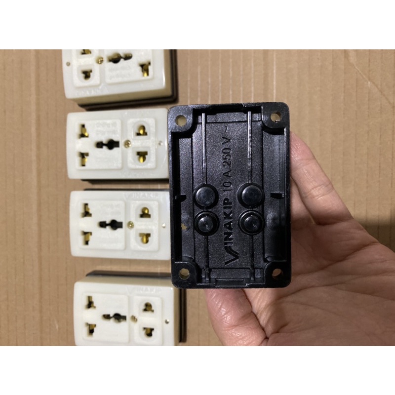 Ổ cắm 3 ngả TL đa năng K3 Vinakip ( Shop 5 sao )
