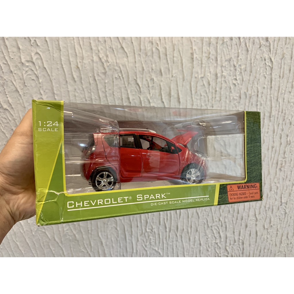 Mô hình xe Chevrolet Spark tỷ lệ 1:24