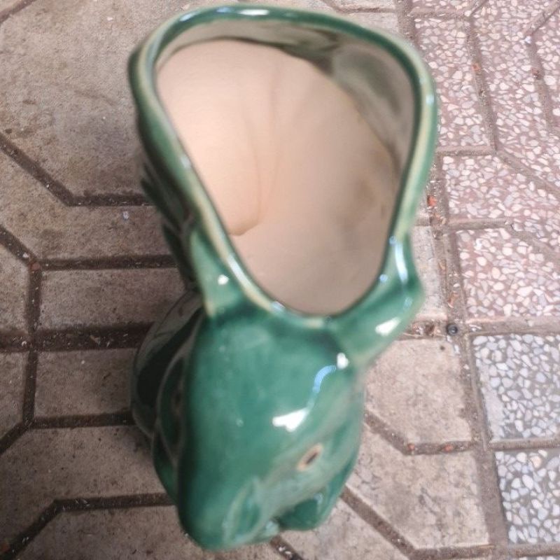 Chậu đất nung tráng men hình sóc xanh