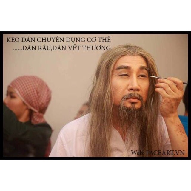 KEO DÁN CHUYÊN DỤNG TRÊN CƠ THỂ ... Rán râu giả , tóc giả , keo dán đầu trọc Bald cap , keo dán đá , dân kim tuyến lên mặt , keo dán vết thương giả , gián mũi , dán râu giả , gián cằm .... Keo chuyên dán lên da