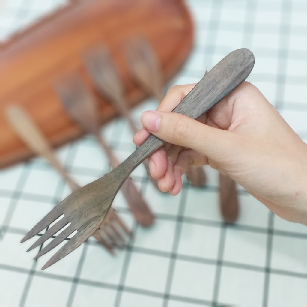 Muỗng,nĩa gỗ óc chó mỹ nghệ mart