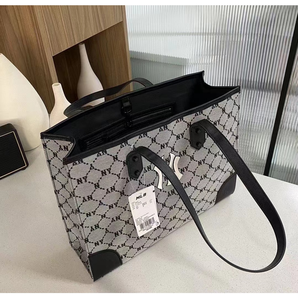 Túi kẹp nách MLB siêu hot size 39cm MR
