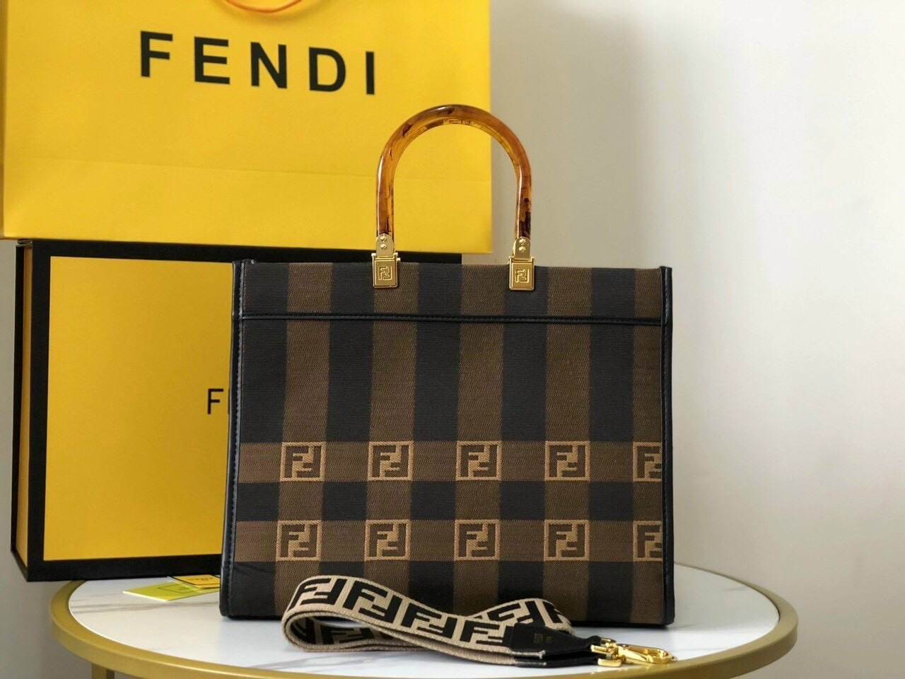 Túi xách nữ TOTE LOGO size 34 hàng không box