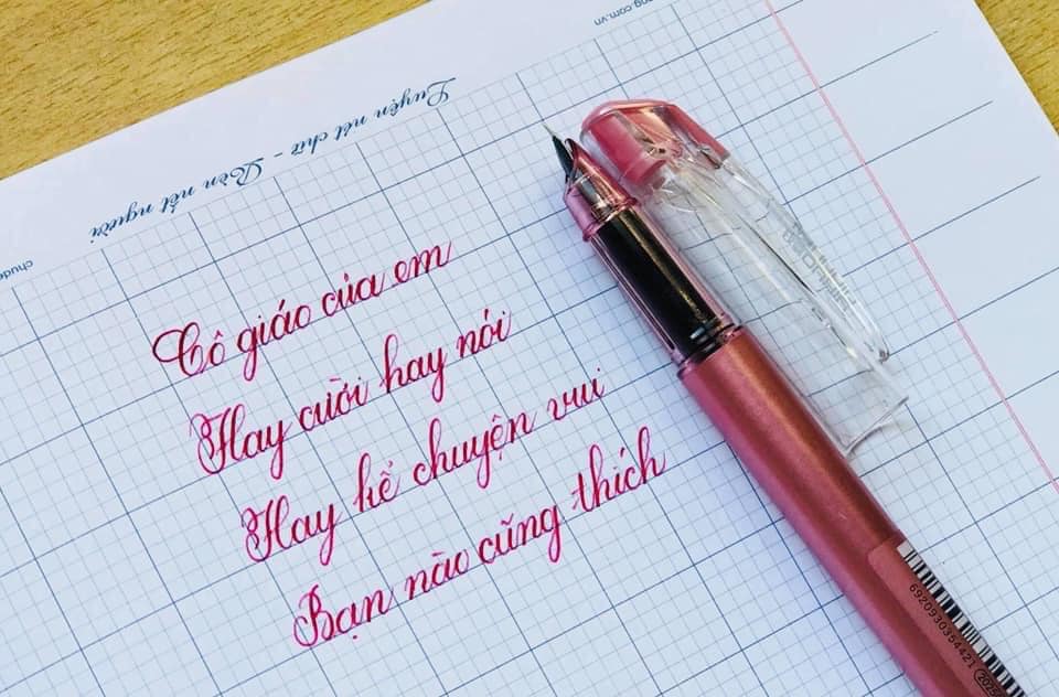 1 hộp Mực Queen ( dành cho sử dụng bút Máy)