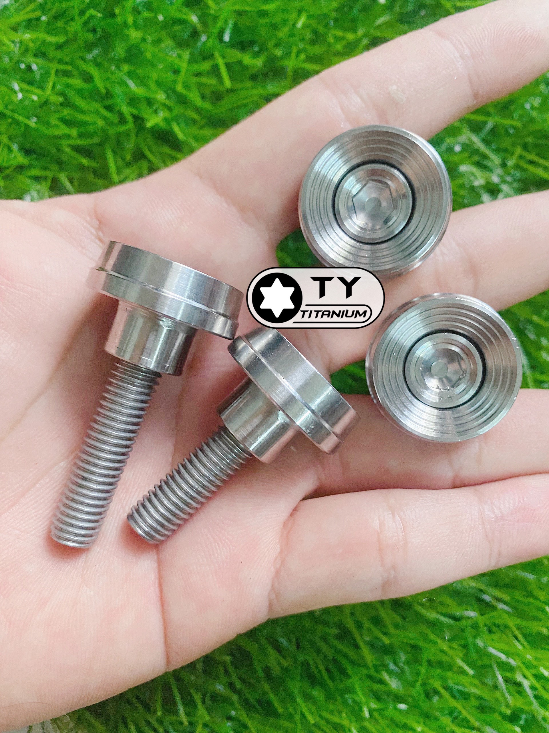 Ốc salaya inox304 Khâu gác chân kèm ốc cho Wave Dream bộ 4 món như hình