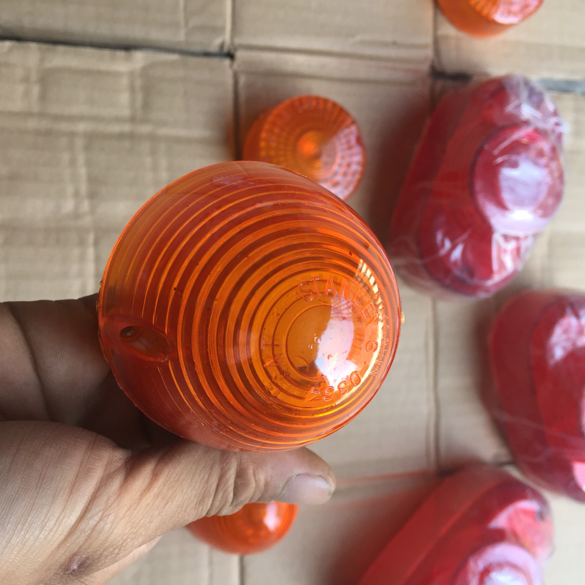 Nắp chụp xi nhan xe honda 67 , chaly