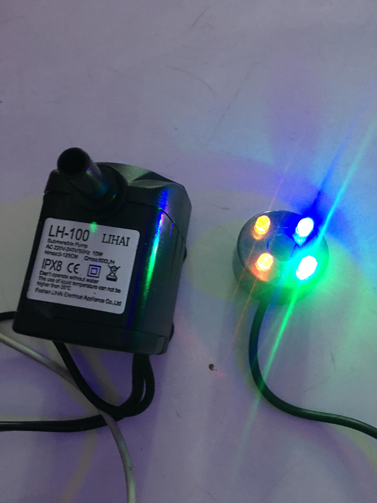 Máy Bơm Nước ChìmHồ Cá Hòn NonBộ Thác Nước 10W có 4 đèn led đổi màu