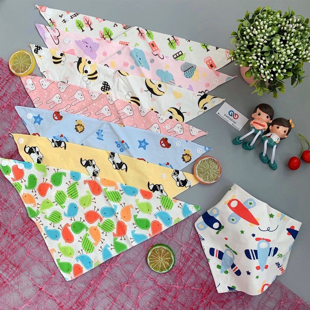 Khăn yếm tam giác cotton có cúc bấm