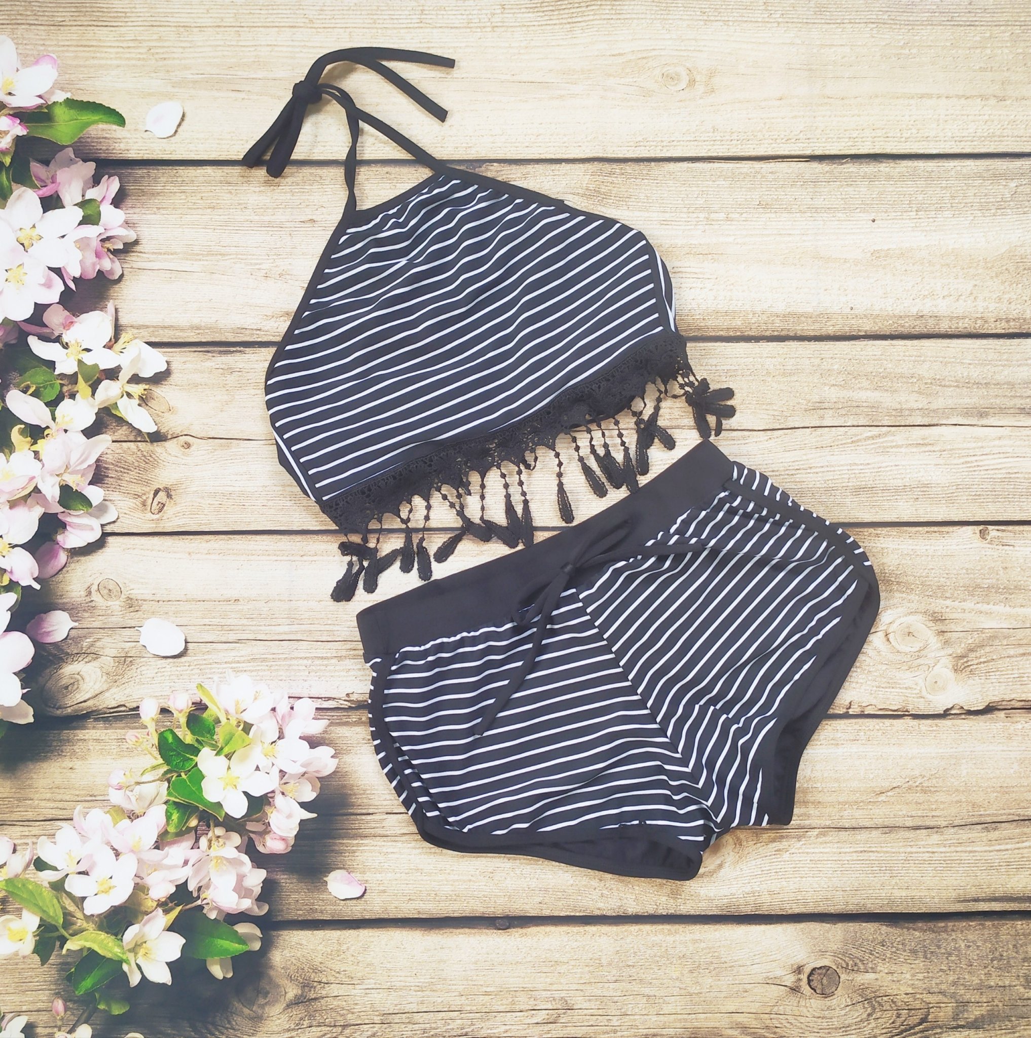 [HCM]Đồ bơi bikini yếm sọc trắng đen