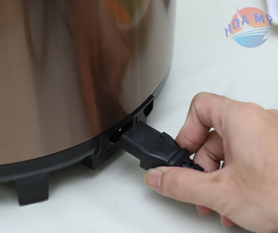 Nồi áp suất điện SANAKY SNK-64C - 6 Lít
