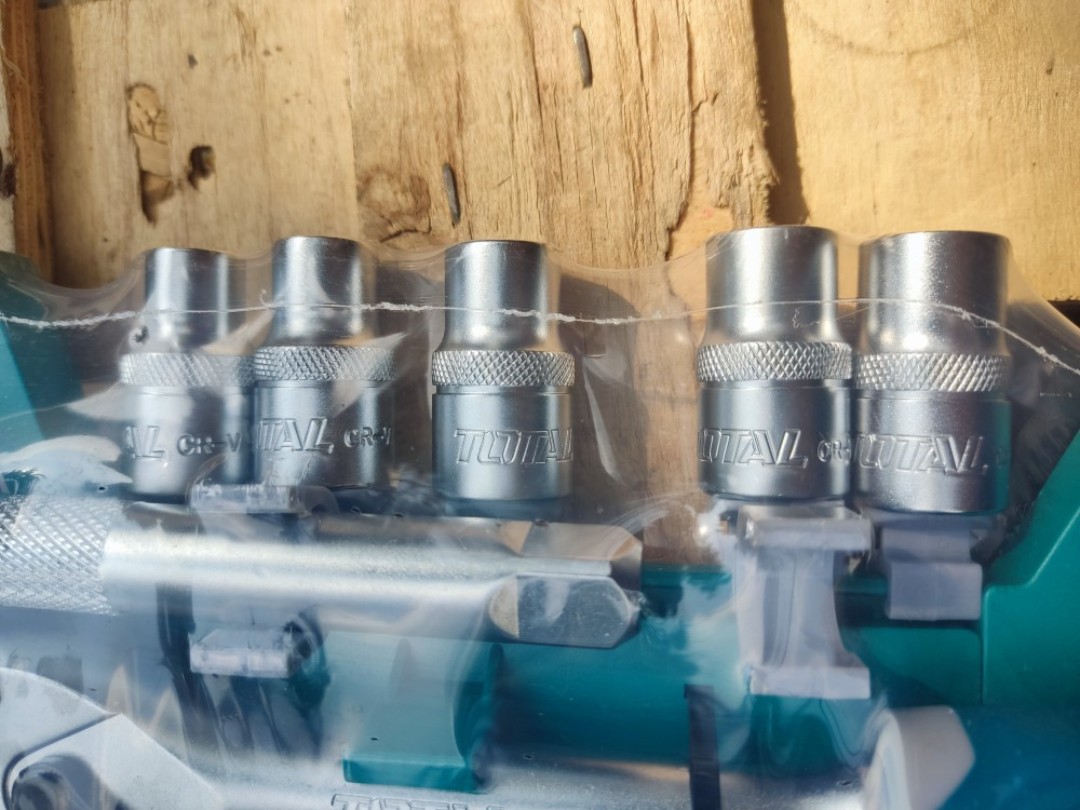 Bộ 12 Cái Socket 1/2" & Cần 2 Chiều Tht141121 Total
