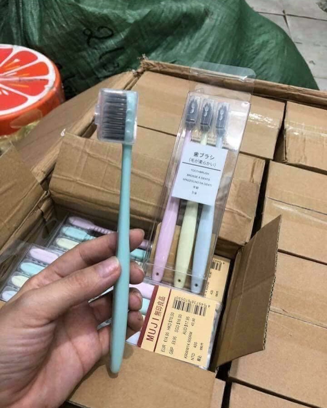 Set 4 bàn chải đánh răng muji lúa mạch nhật bản.