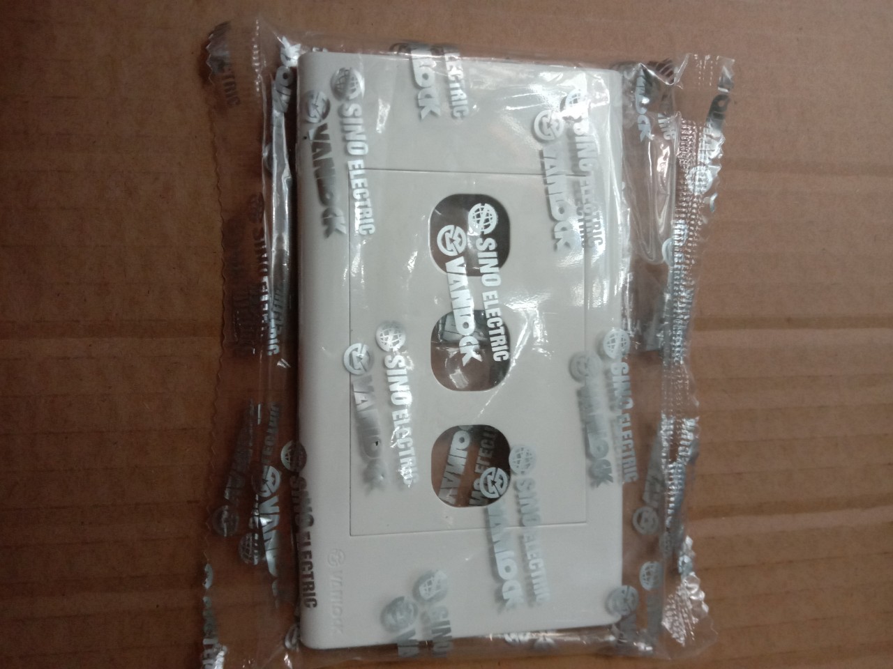 Mặt 1,2,3,4 công tắc(sino) dòng S18