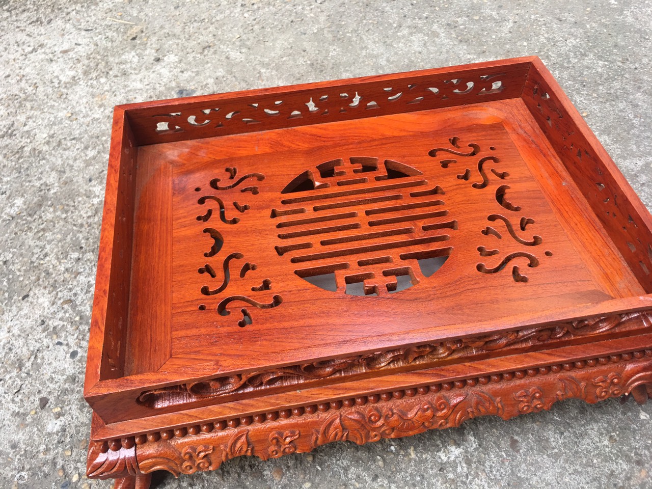 Khay trà chân quỳ gỗ hương cao cấp