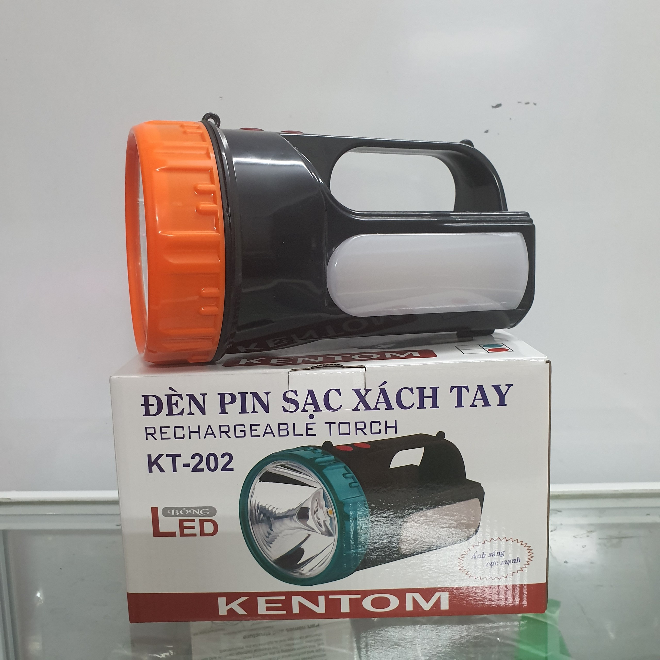 [HCM]Đèn pin sạc Kentom KT-202 có đèn phụ (màu ngẫu nhiên)