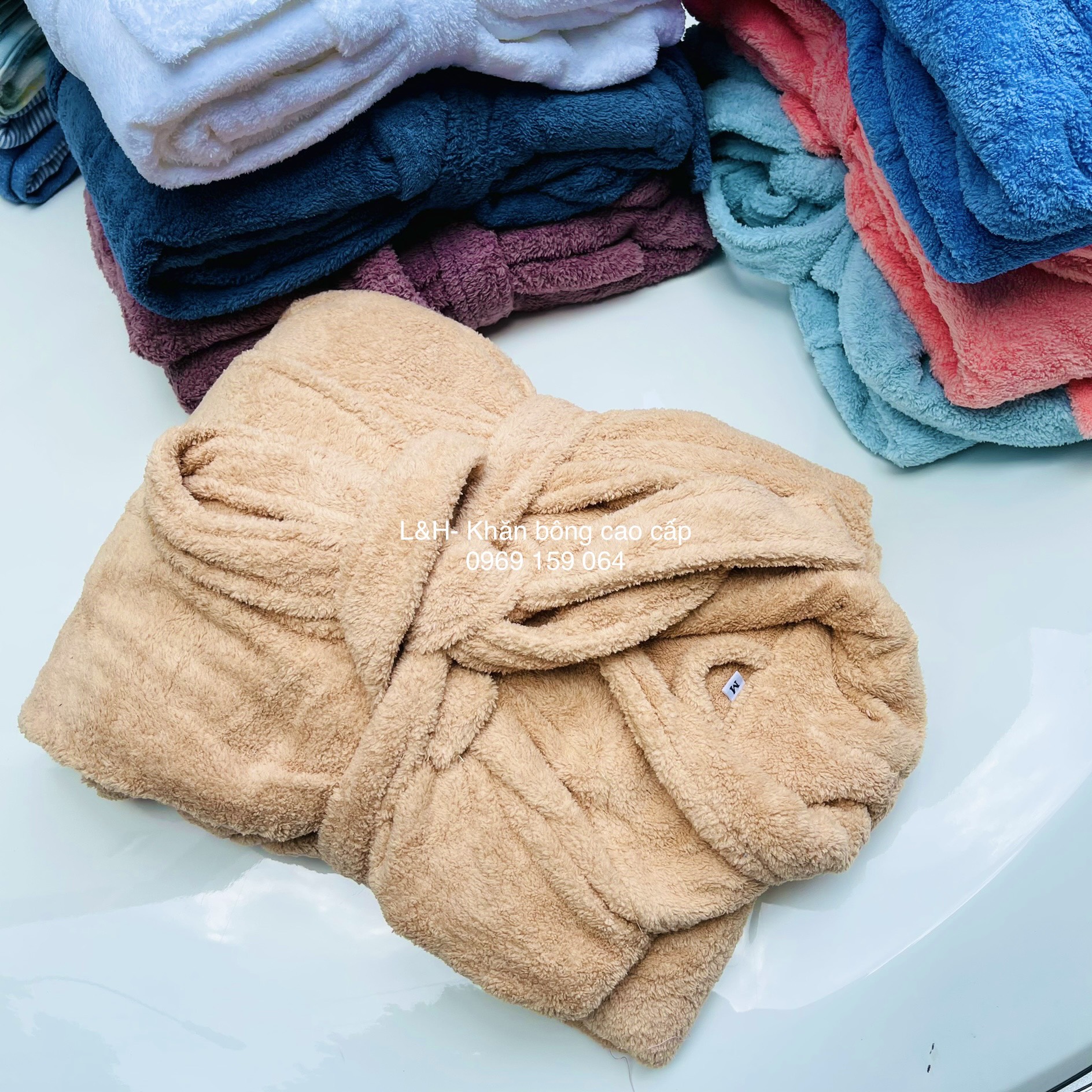 Áo choàng tắm khách sạn, áo choàng ngủ bông lông cừu chuẩn 5 sao cao cấp mềm mịn, dày dặn