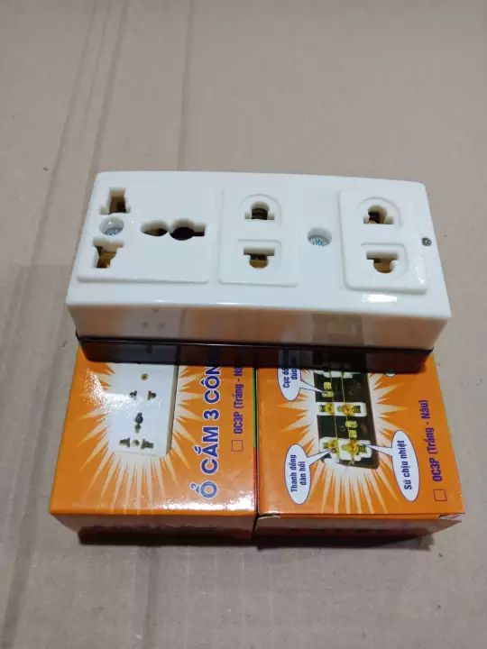 Ổ cắm lõi sứ Tasaky